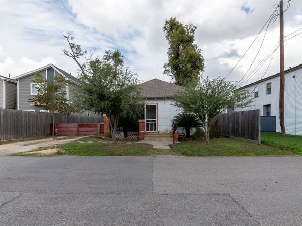 121 E 32nd Street, Houston TX 77018