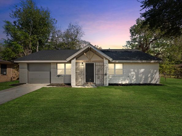 5531 Elm Tree Drive, Houston TX 77048