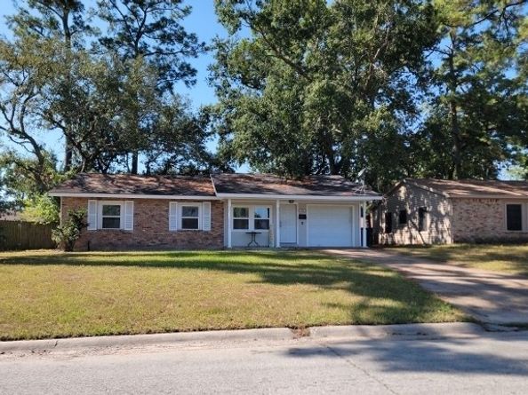 10535 Hollyglen Drive, Houston TX 77016