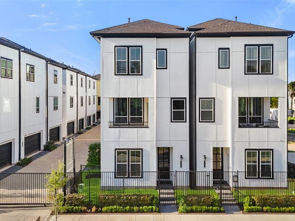 2708 Grand Fountains Drive E, Houston TX 77054