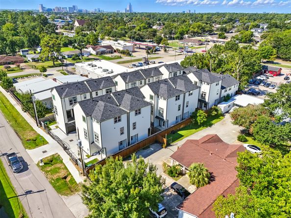 1913 Hoskins Drive H, Houston TX 77080