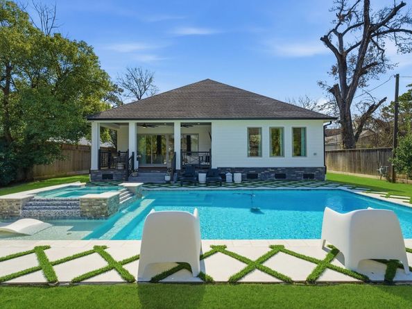 802 W 30th Street, Houston TX 77018