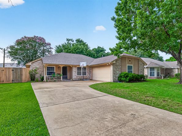 15343 Meadow Village Dr Drive, Houston TX 77095