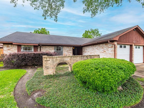 10223 Kirkglen Drive, Houston TX 77089