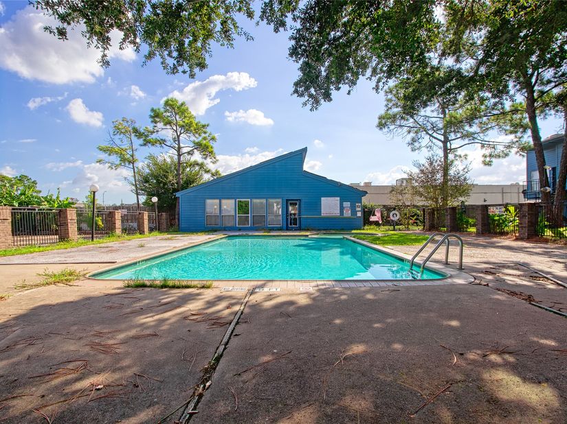 10001 Westpark Drive 69, Houston TX 77042