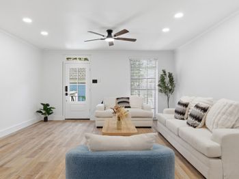 811 Lovett Boulevard
