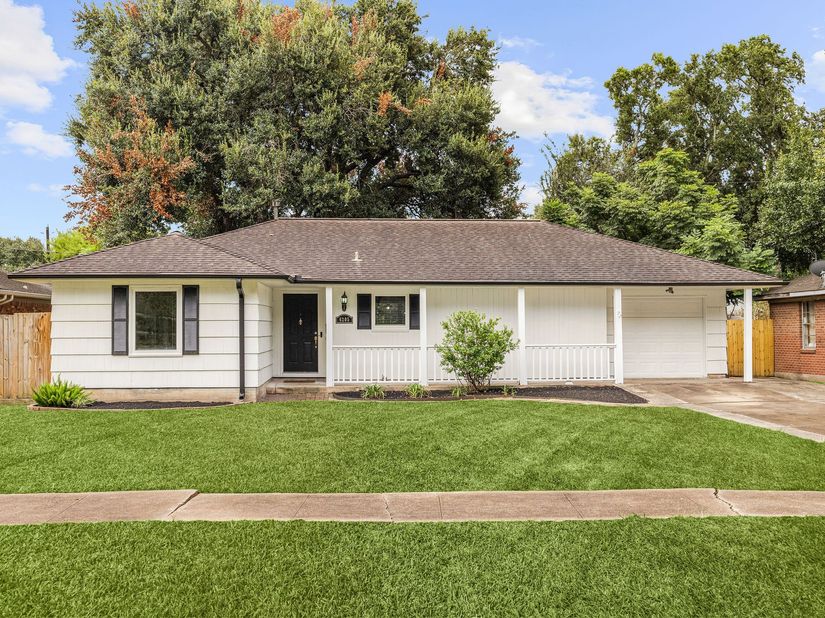 6205 Darnell Street, Houston TX 77074
