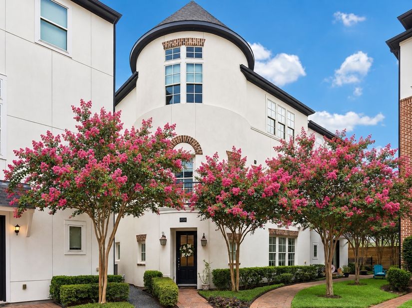 2725 Cohn Garden, Houston TX 77007