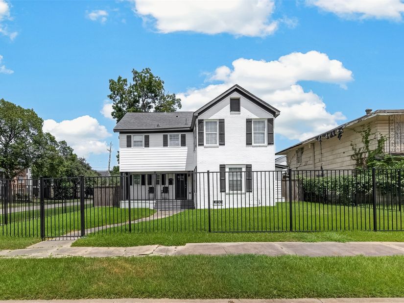 3201 Binz Street, Houston TX 77004