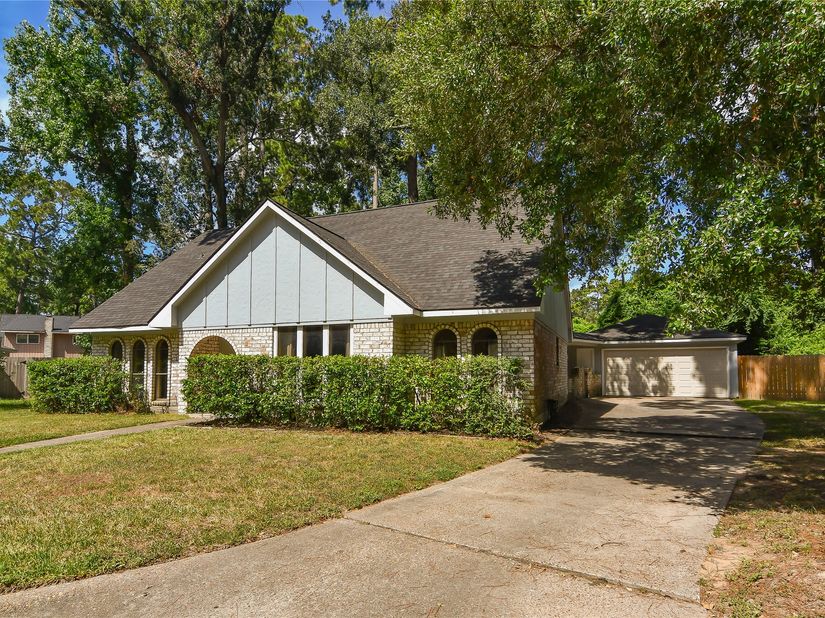 2103 Silver Falls Drive, Houston TX 77339