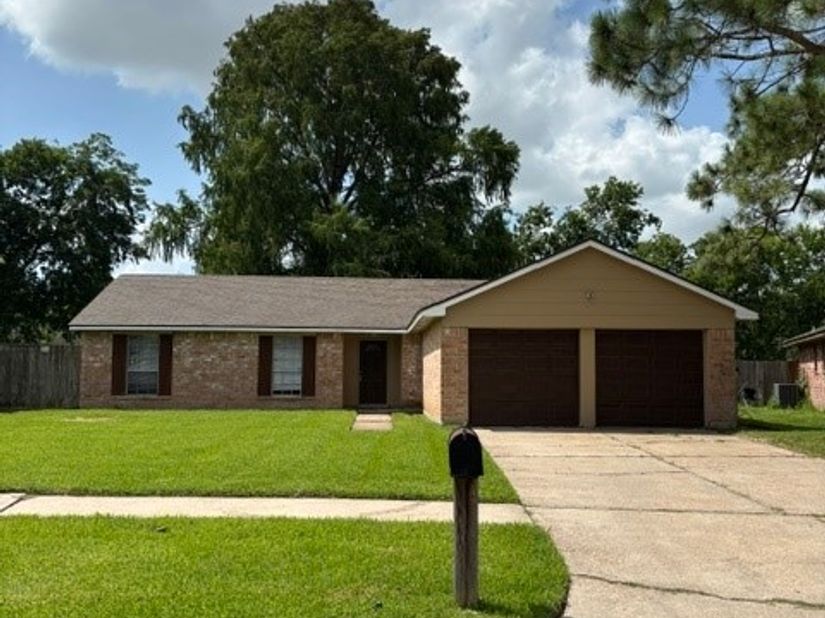 2910 Heritage House Drive, Webster TX 77598