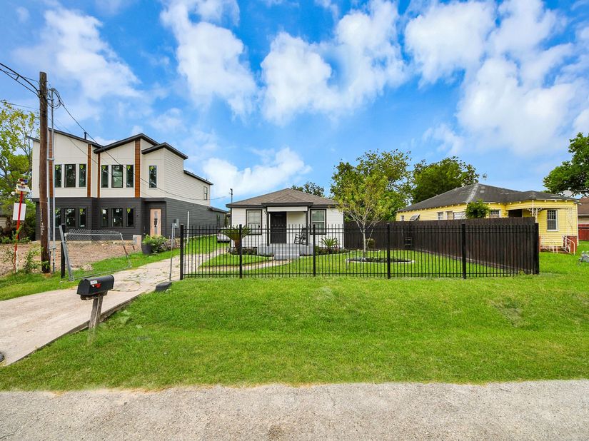 7913 Henson Street, Houston TX 77028