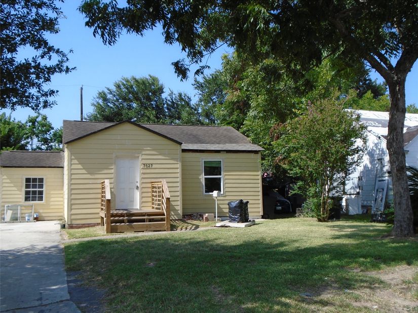 7527 Erath Street, Houston TX 77023