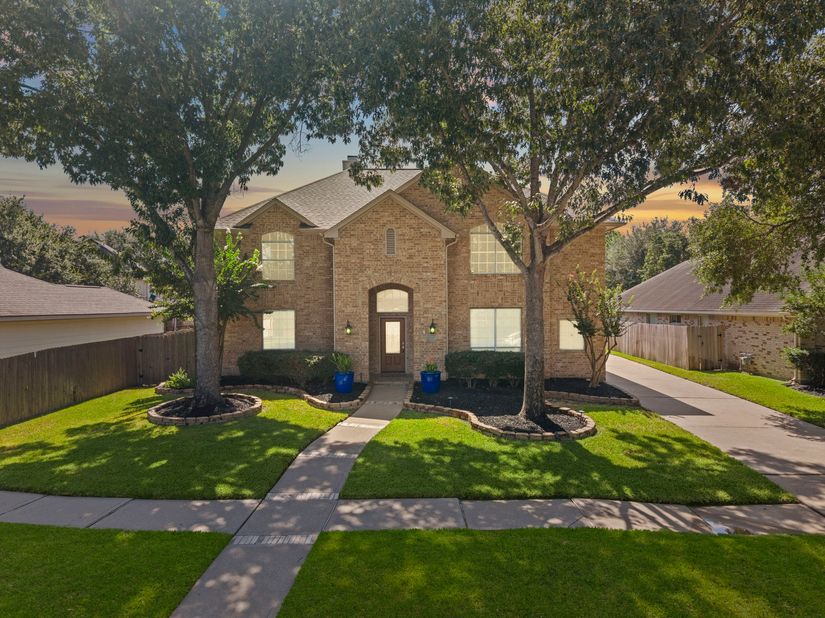 10530 Echo Falls Lane, Houston TX 77095
