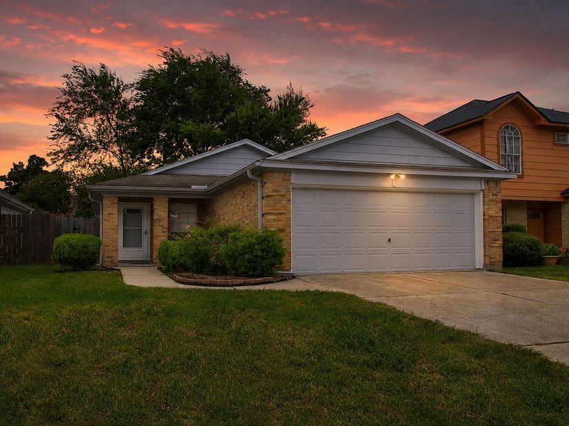 13642 Paxton Drive, Houston TX 77014