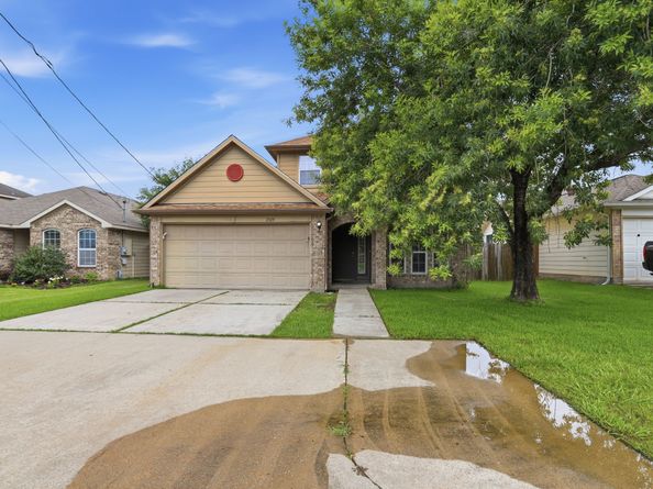 2325 Shady Tree Lane, Conroe TX 77301