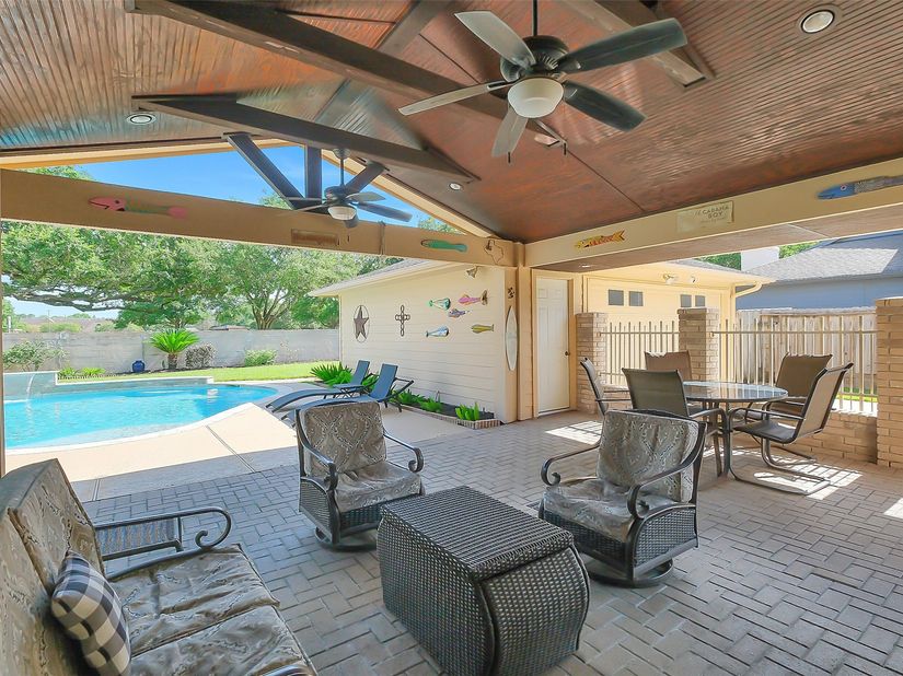 910 Millpond Drive, Sugar Land TX 77498