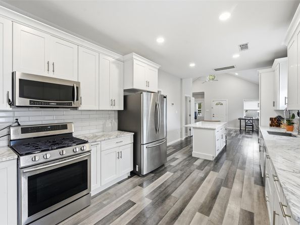 202 E 34th Street, Houston TX 77018