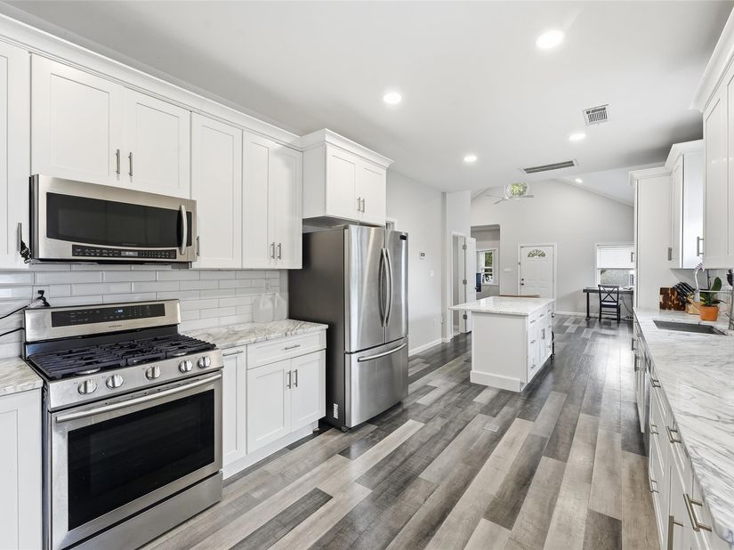 202 E 34th Street, Houston TX 77018