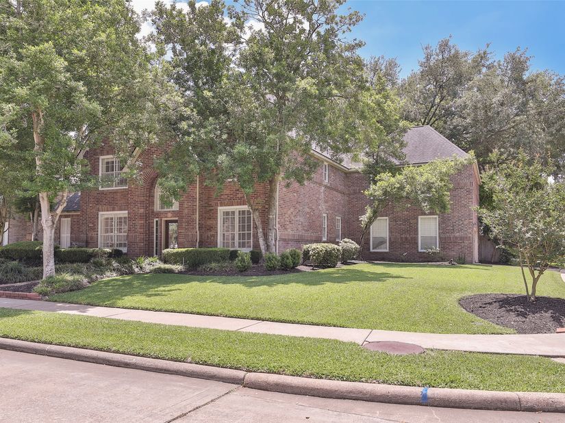 2015 Pecan Trail Drive, Richmond TX 77406