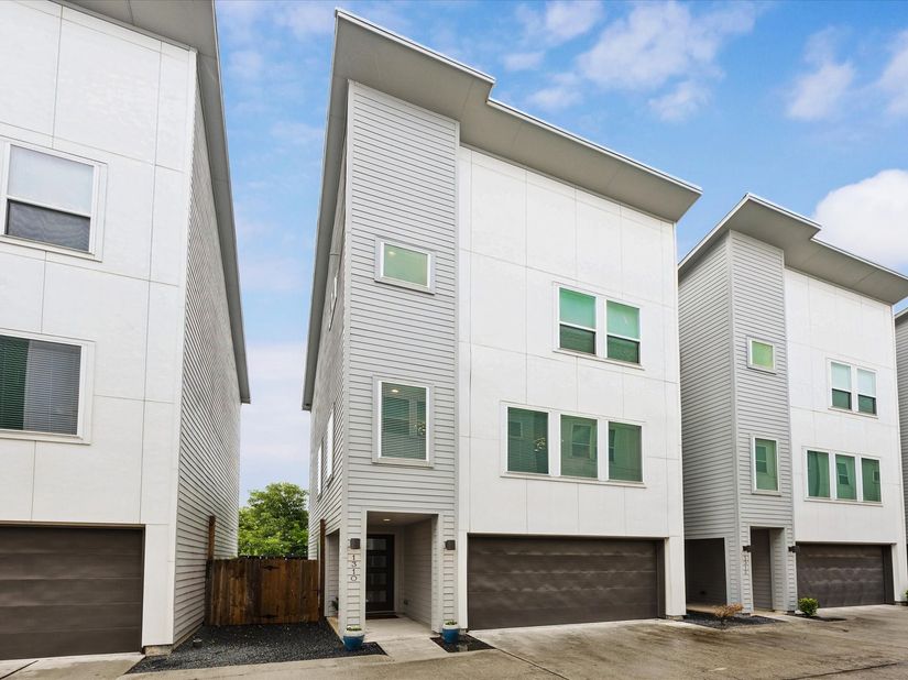 1310 Hussion Street, Houston TX 77003
