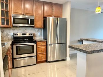 809 W Oakland Park Boulevard