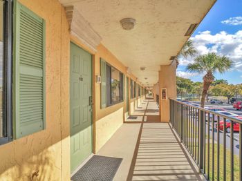 1423 Meadows Circle W