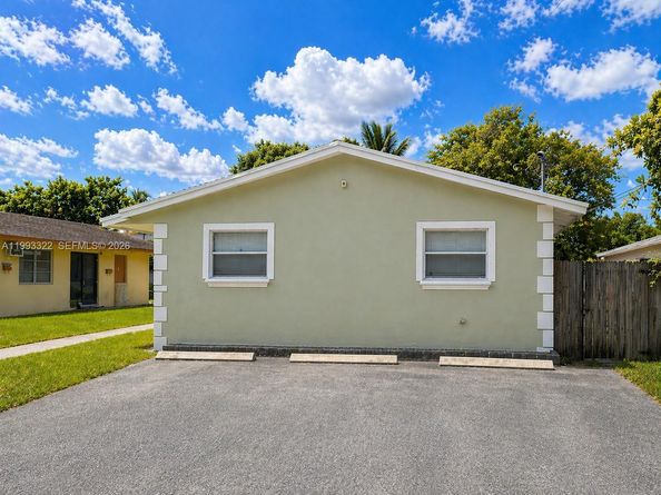 5644 Pierce Street, Hollywood FL 33021