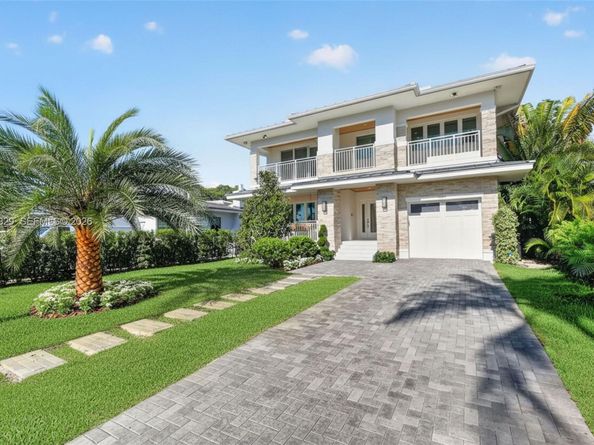 1017 S Palmway, Lake Worth FL 33460