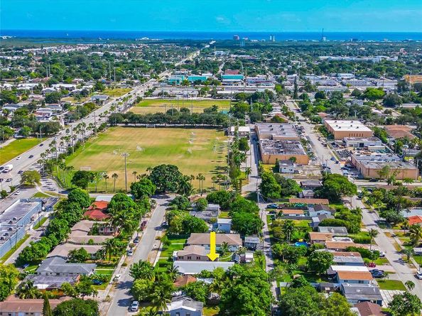 2432 Sherman St, Hollywood FL 33020