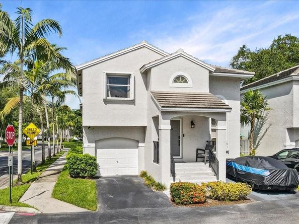 9831 NW 2nd St, Plantation FL 33324