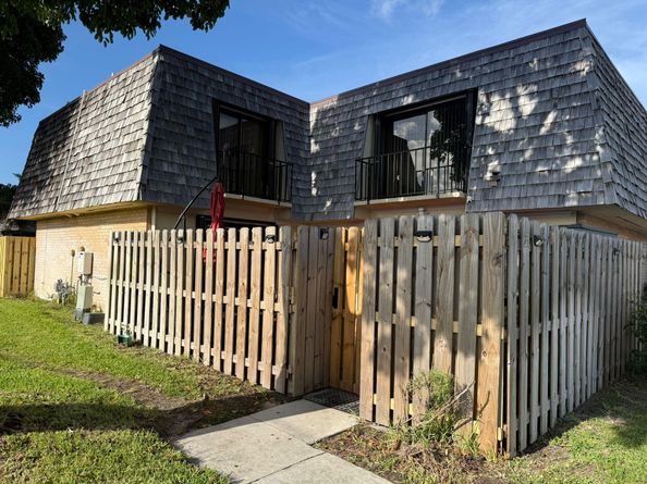 21 Lake Arbor Drive, Palm Springs FL 33461