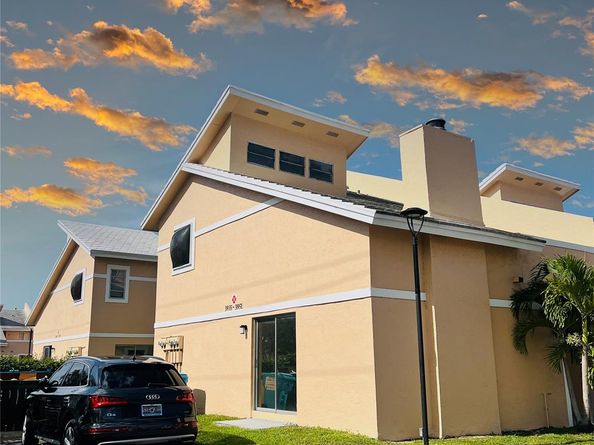 3947 Coral Springs Dr 22, Coral Springs FL 33065