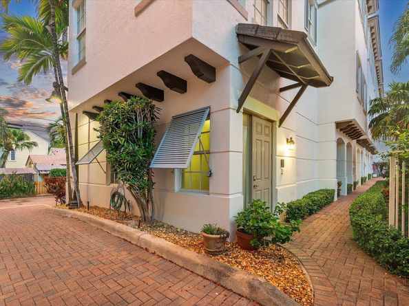 285 SE 6th Avenue J, Delray Beach FL 33483