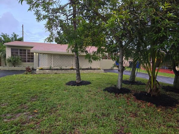 6751 Meade Street, Hollywood FL 33024