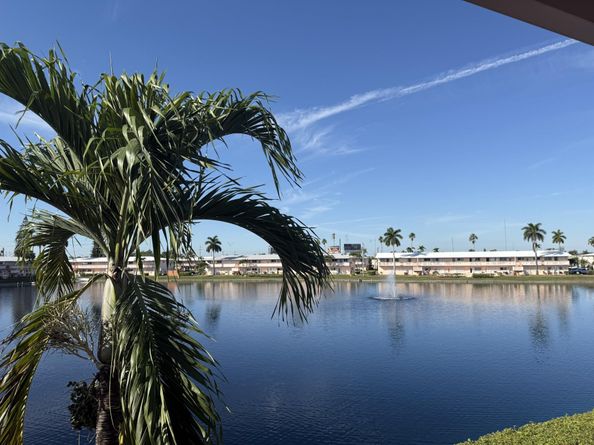 900 SW 10th Ter 21S, Hallandale Beach FL 33009