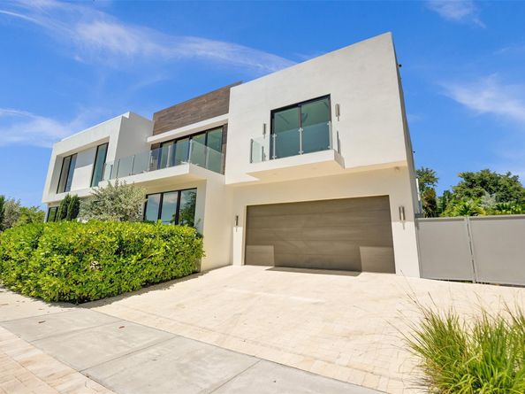 1111 SE 9th AVE, Fort Lauderdale FL 33316