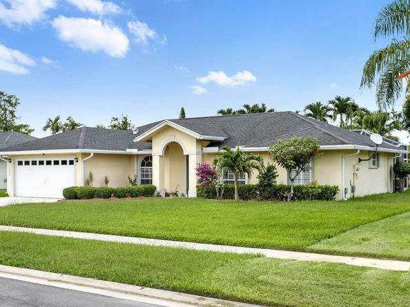 106 Venetian Lane, Royal Palm Beach FL 33411