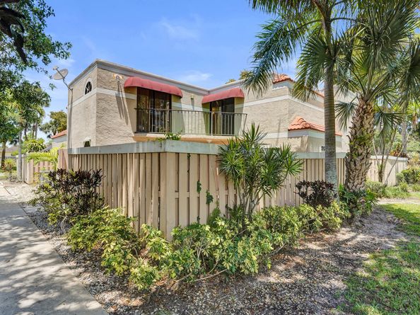 4260 Village Drive D, Delray Beach FL 33445