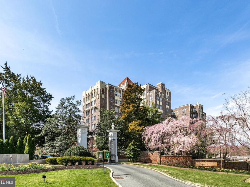 4000 Cathedral Avenue NW 243B, Washington DC 20016