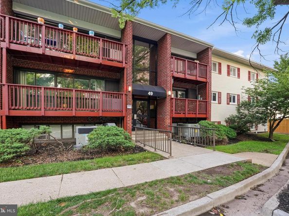 49 Skyhill Road 204, Alexandria VA 22314