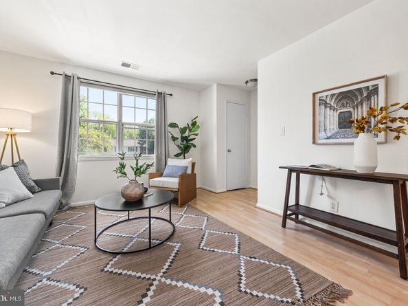 2850 S Wakefield Street C, Arlington VA 22206