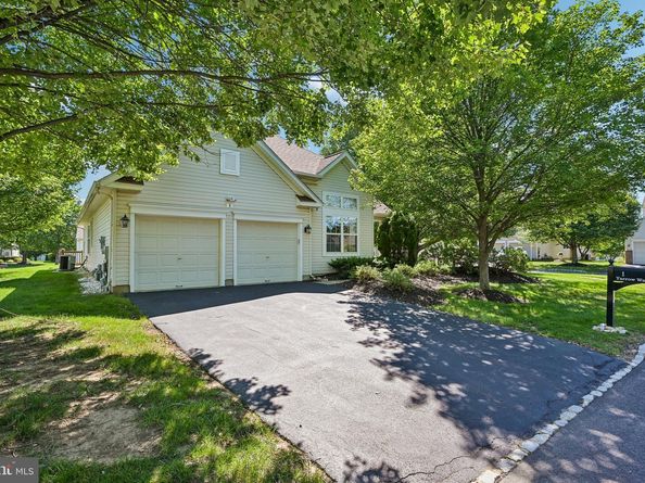 1 Yarrow Way, Langhorne PA 19047