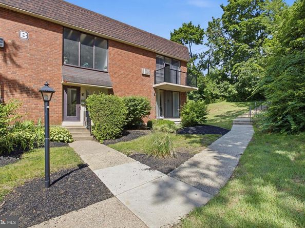 100 E Glenolden Avenue B4, Glenolden PA 19036