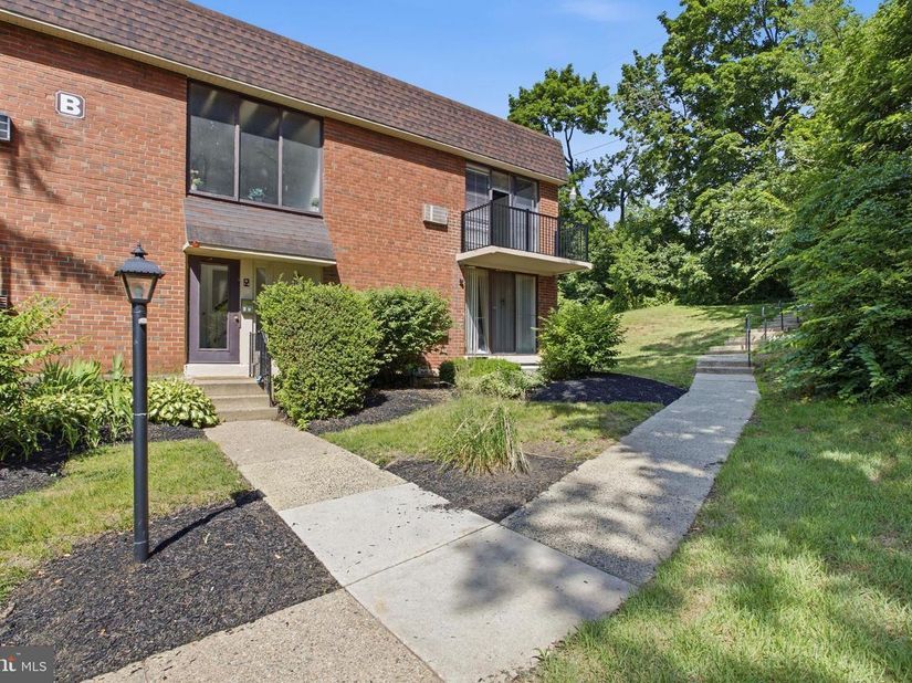 100 E Glenolden Avenue B4, Glenolden PA 19036