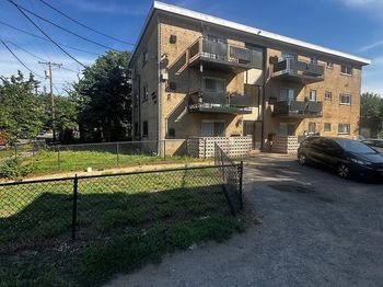 4611 Quarles Street NE