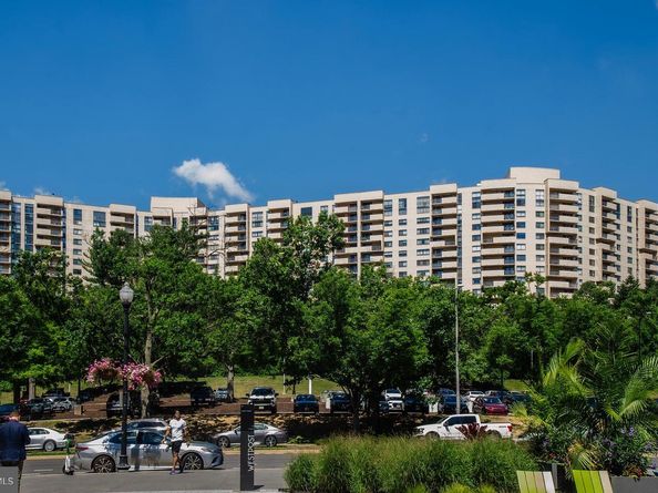 1101 S Arlington Ridge Road 1109, Arlington VA 22202
