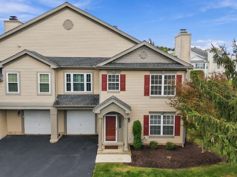 208 Monarch Court 294, Warwick Twp PA 18974
