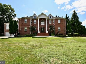 7801 Ridgewood Drive