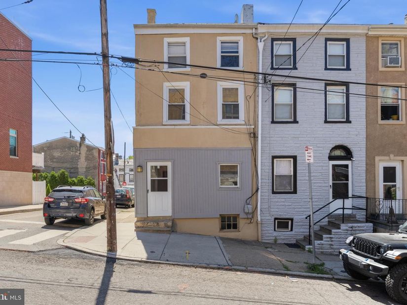 147 Green Lane, Philadelphia PA 19127